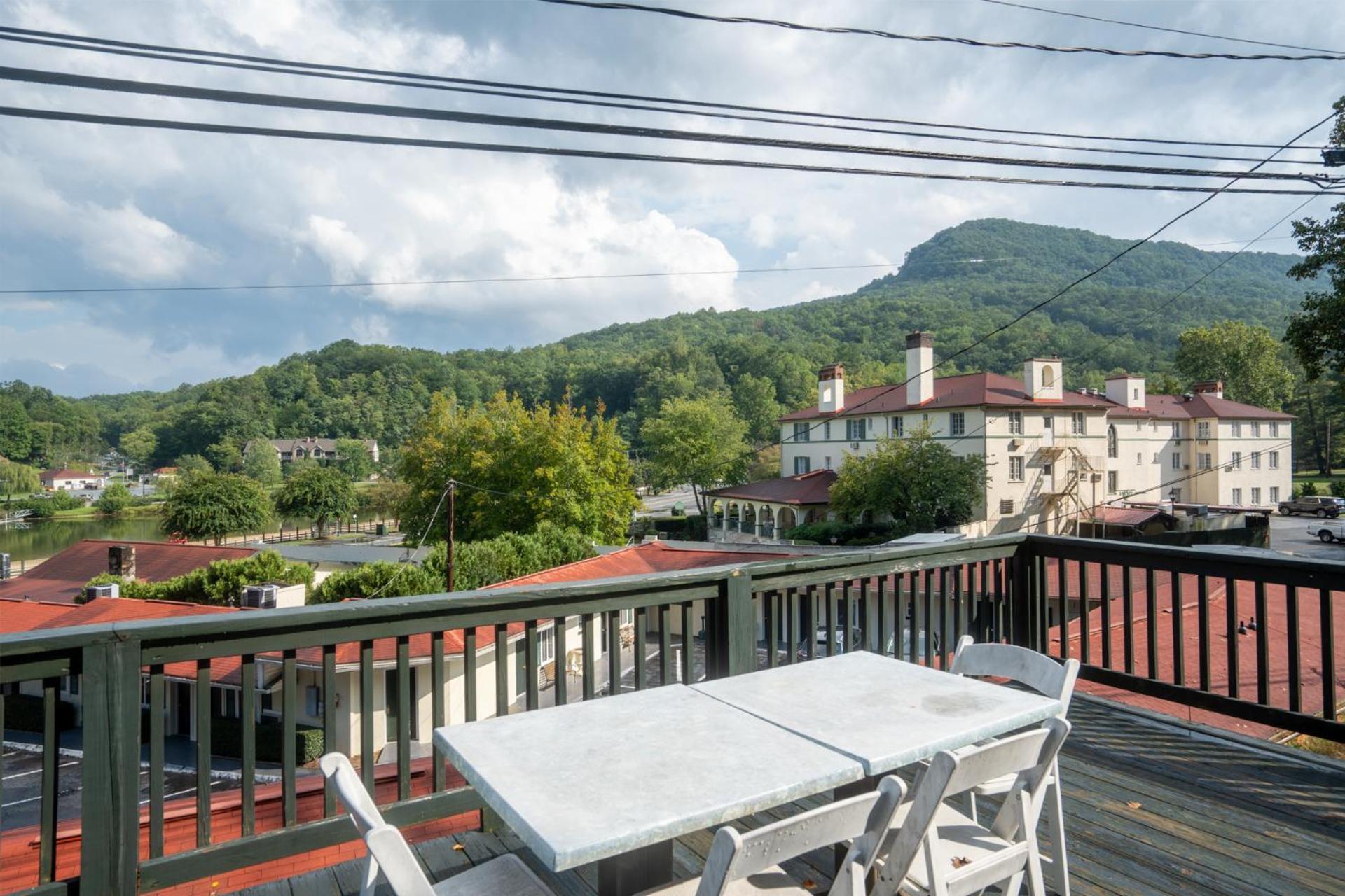 Lake Lure Inn And Spa Екстериор снимка