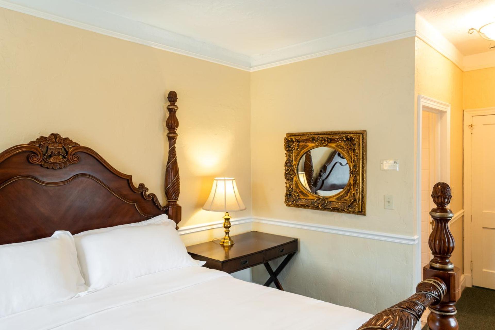 Lake Lure Inn And Spa Екстериор снимка