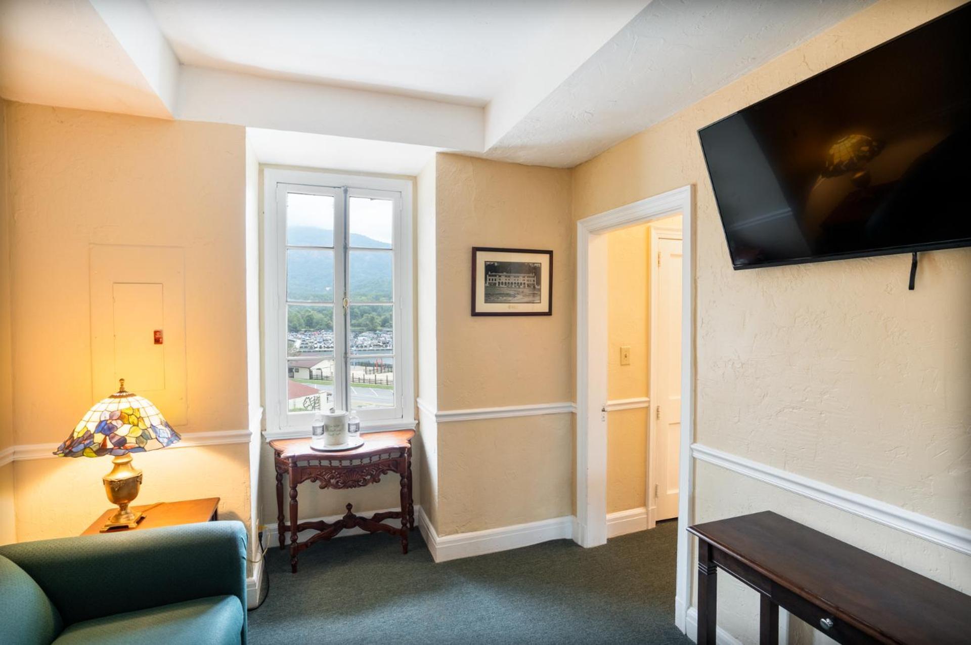 Lake Lure Inn And Spa Екстериор снимка