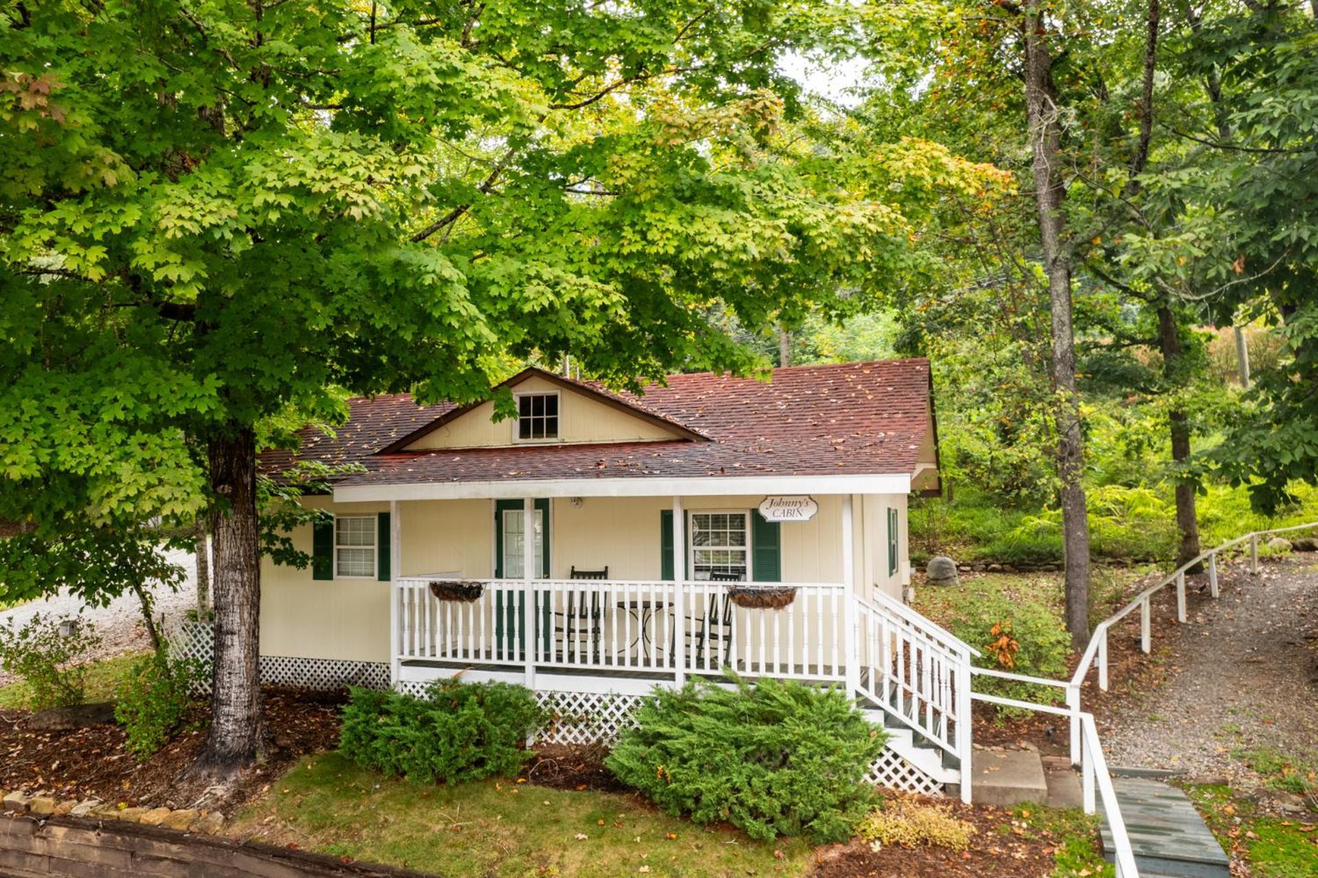 Lake Lure Inn And Spa Екстериор снимка